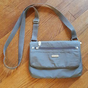 Baggallini cross body purse